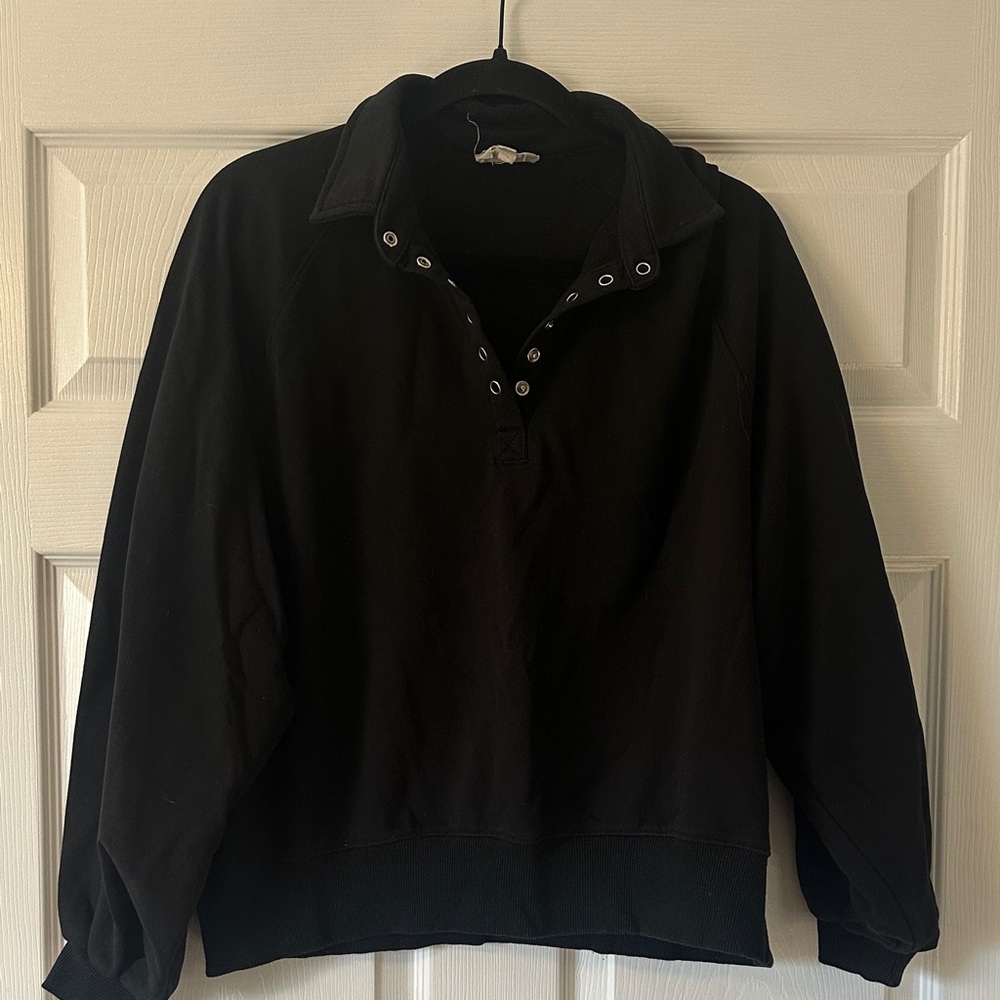Black Pullover Sweatshirt
